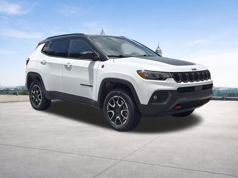 Used 2025 Jeep Compass Trailhawk AWD/4WD image 35