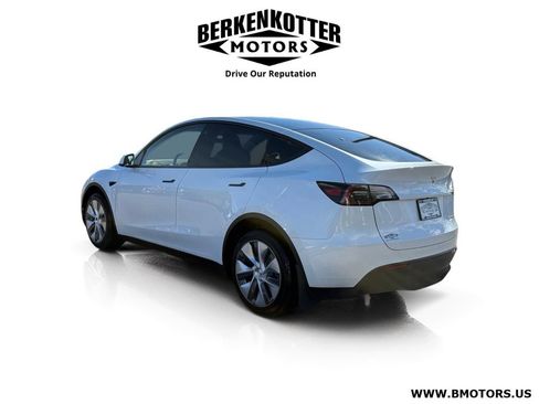 Used 2023 Tesla Model Y AWD image 5