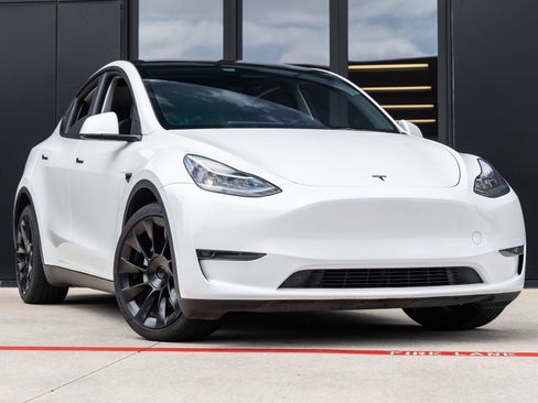 Used 2023 Tesla Model Y Long Range AWD/4WD image 2