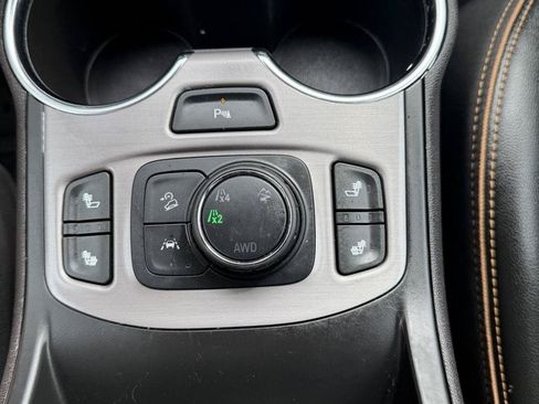 Used 2024 GMC Terrain AT4 w/ Tech Package AWD/4WD image 14