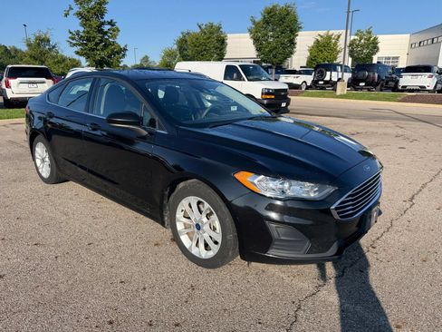 Used 2019 Ford Fusion SE FWD image 3