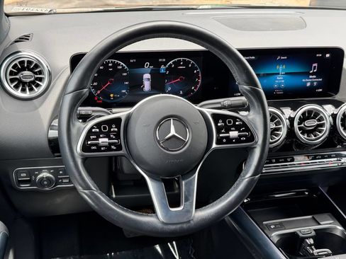 Used 2023 Mercedes-Benz GLA 250 w/ Premium Package image 31
