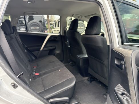 Used 2015 Toyota RAV4 LE AWD/4WD image 33