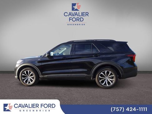 Certified 2025 Ford Explorer ST-Line AWD/4WD image 3