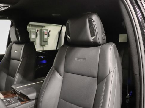 Certified 2022 Cadillac Escalade ESV Luxury AWD/4WD image 14