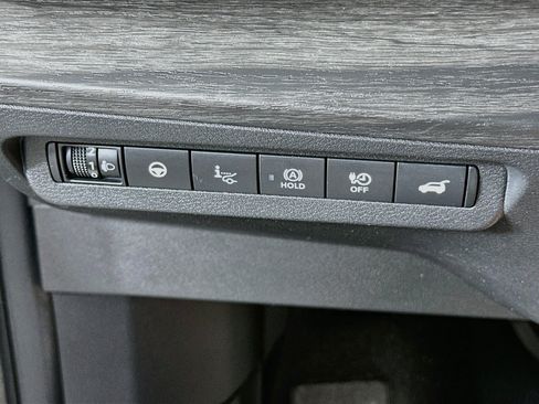 Used 2023 Nissan Ariya AWD image 17