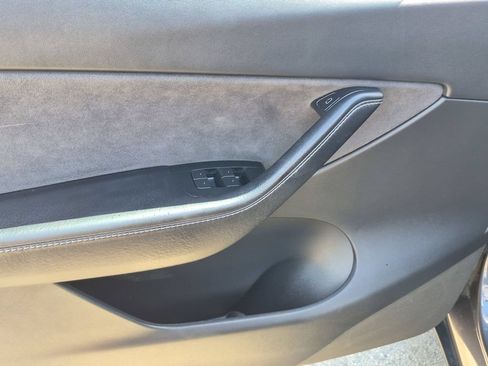 Used 2021 Tesla Model Y Long Range AWD/4WD image 19