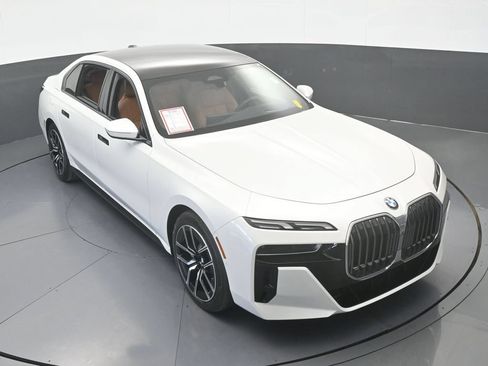 Used 2025 BMW 740i xDrive AWD/4WD image 67