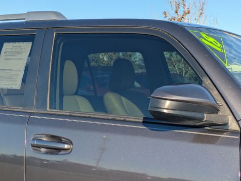 Used 2018 Toyota 4Runner SR5 image 10