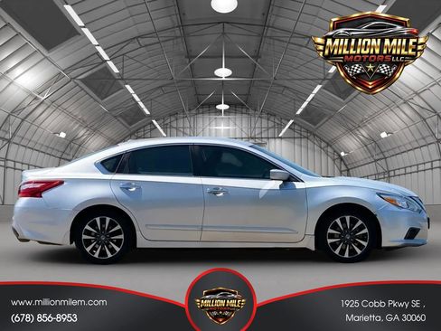 Used 2017 Nissan Altima 2.5 SV FWD image 7