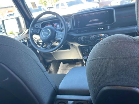 Used 2026 Jeep Wrangler Unlimited Rubicon AWD/4WD image 27