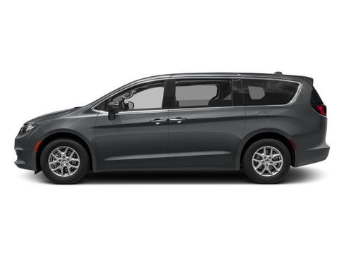 Used 2017 Chrysler Pacifica Touring w/ Tire & Wheel Group FWD image 6