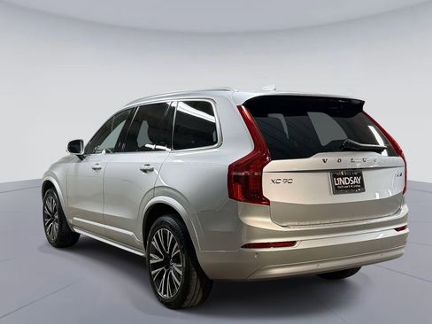 Used 2022 Volvo XC90 T6 Momentum w/ Climate Package AWD/4WD image 12