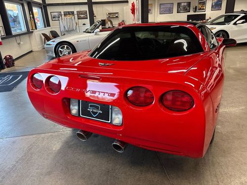 Used 2004 Chevrolet Corvette Coupe w/ Roof Package image 12