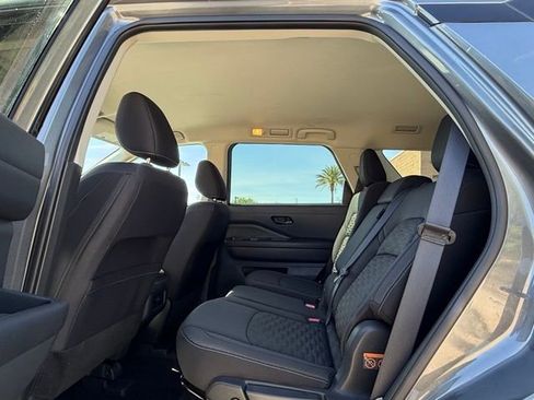 Used 2024 Nissan Pathfinder SV w/ Black Appearance Package image 13