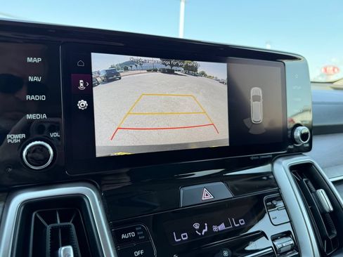 Certified 2022 Kia Sorento S w/ Panoramic Sunroof Package AWD/4WD image 30