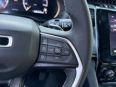 Used 2024 Jeep Grand Cherokee L Laredo image 21