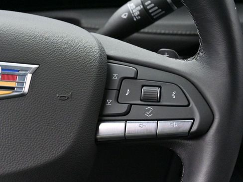 Used 2025 Cadillac XT4 Premium Luxury image 19