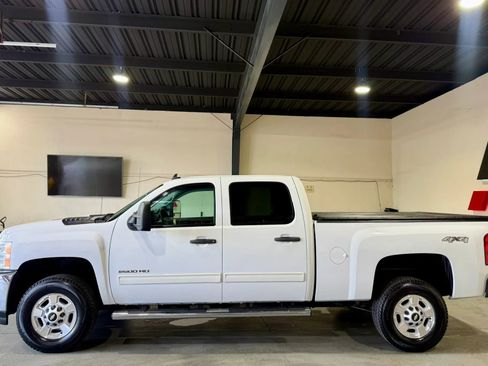 Used 2014 Chevrolet Silverado 2500 LT w/ Interior Plus Package AWD/4WD image 8