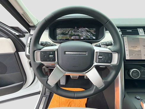 Used 2025 Land Rover Discovery Dynamic SE AWD/4WD image 41
