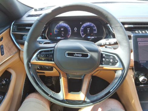 Used 2025 Jeep Grand Cherokee Summit AWD/4WD image 13