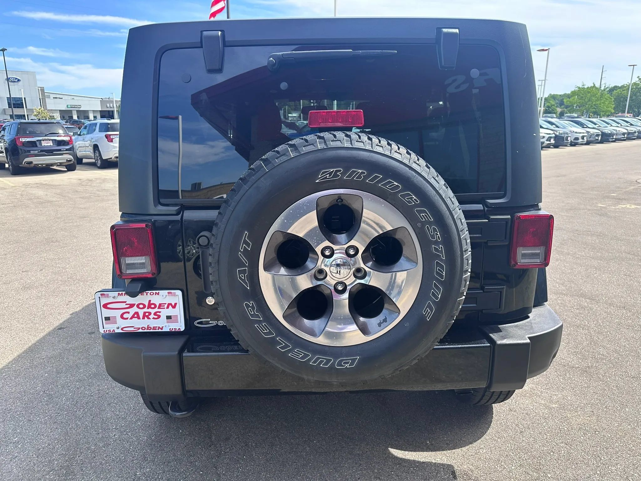 Used 2016 Jeep Wrangler Unlimited Sahara w/ Connectivity Group AWD/4WD image 6