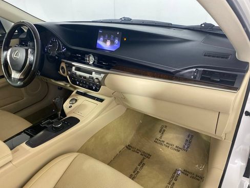 Used 2015 Lexus ES 350 w/ Premium Package FWD image 34