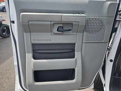 Used 2014 Ford E-250 and Econoline 250 w/ Power Group RWD image 12