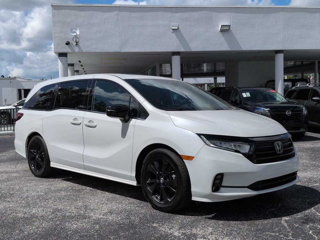 Used 2023 Honda Odyssey Sport image 2