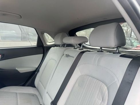Used 2023 Hyundai Kona SEL image 14