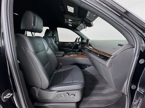 Used 2024 Cadillac Escalade Luxury image 30