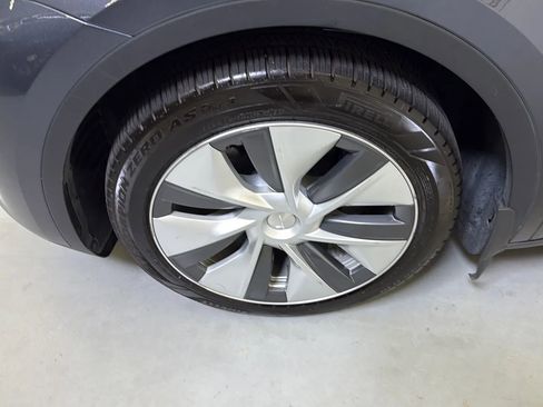Used 2023 Tesla Model Y Long Range AWD/4WD image 23