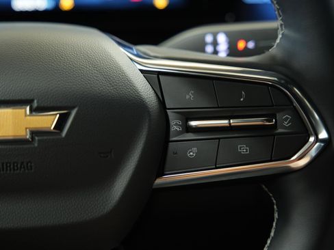 Used 2025 Chevrolet Equinox EV LT w/ Convenience Package image 30