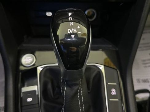 Used 2023 Volkswagen Taos SEL image 14