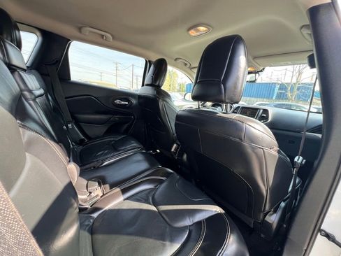Used 2016 Jeep Cherokee Limited AWD/4WD image 12