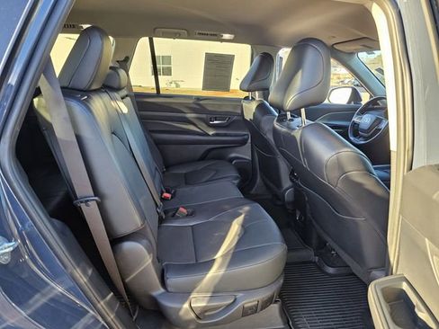 Used 2024 Toyota Grand Highlander XLE image 28