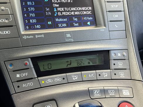 Used 2013 Toyota Prius Five FWD image 25