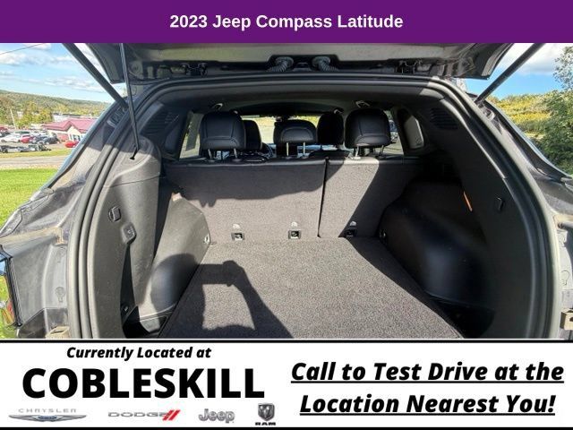 Used 2023 Jeep Compass Latitude w/ Convenience Group AWD/4WD image 11
