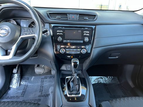 Used 2017 Nissan Rogue SV FWD image 20