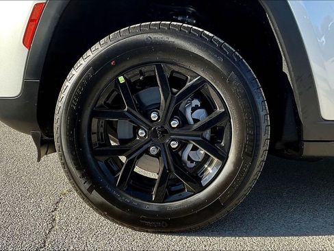 New 2025 Jeep Grand Cherokee Altitude image 39