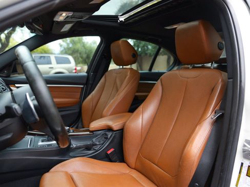 Used 2017 BMW 340i Sedan image 9