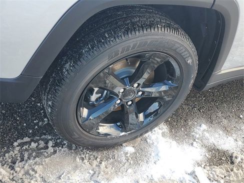 New 2025 Jeep Grand Cherokee L Altitude image 5