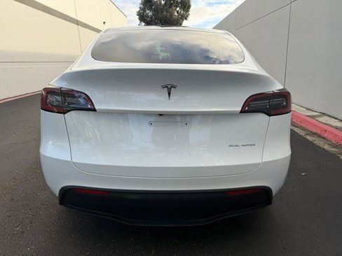 Used 2023 Tesla Model Y Long Range image 9