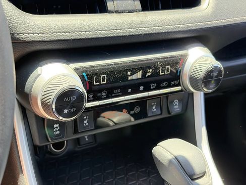 Used 2021 Toyota RAV4 XLE w/ Convenience Package AWD/4WD image 10