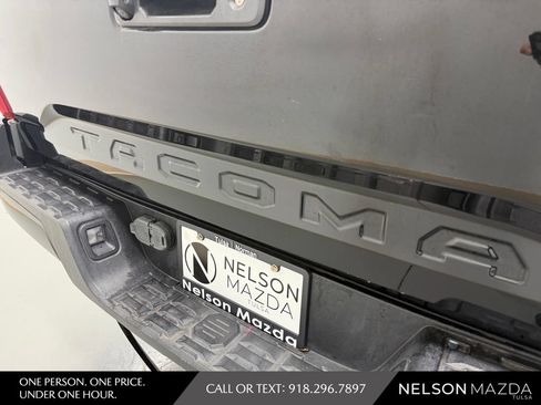 Used 2016 Toyota Tacoma TRD Sport w/ Towing Package AWD/4WD image 18