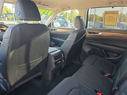 Used 2025 Volkswagen Atlas SE FWD image 10
