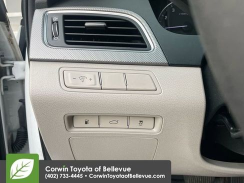 Used 2017 Hyundai Sonata SE w/ Cargo Package image 19