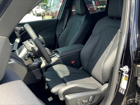 Used 2025 BMW X3 xDrive30i image 9