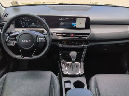 Used 2024 Kia Seltos SX w/ SX Sunroof Package AWD/4WD image 16