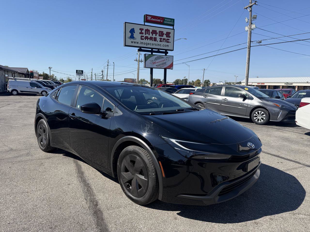 Used 2024 Toyota Prius LE FWD image 4